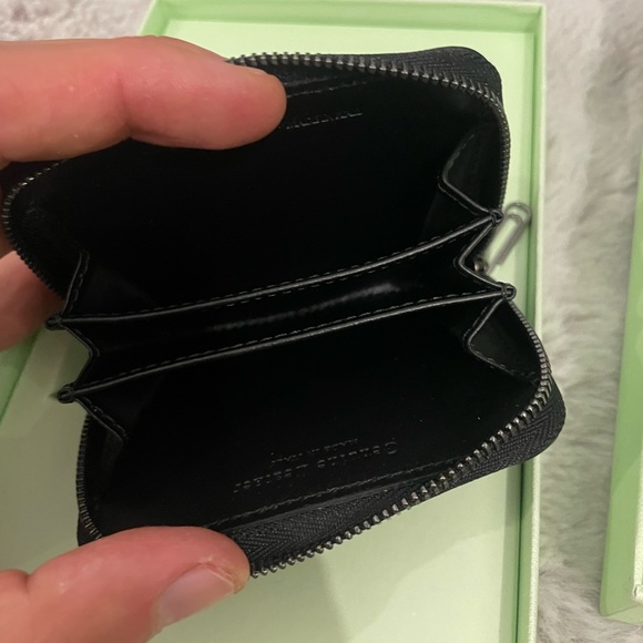 Off-White Logo Print Zip-Around Unisex Wallet - Picture 7 of 13